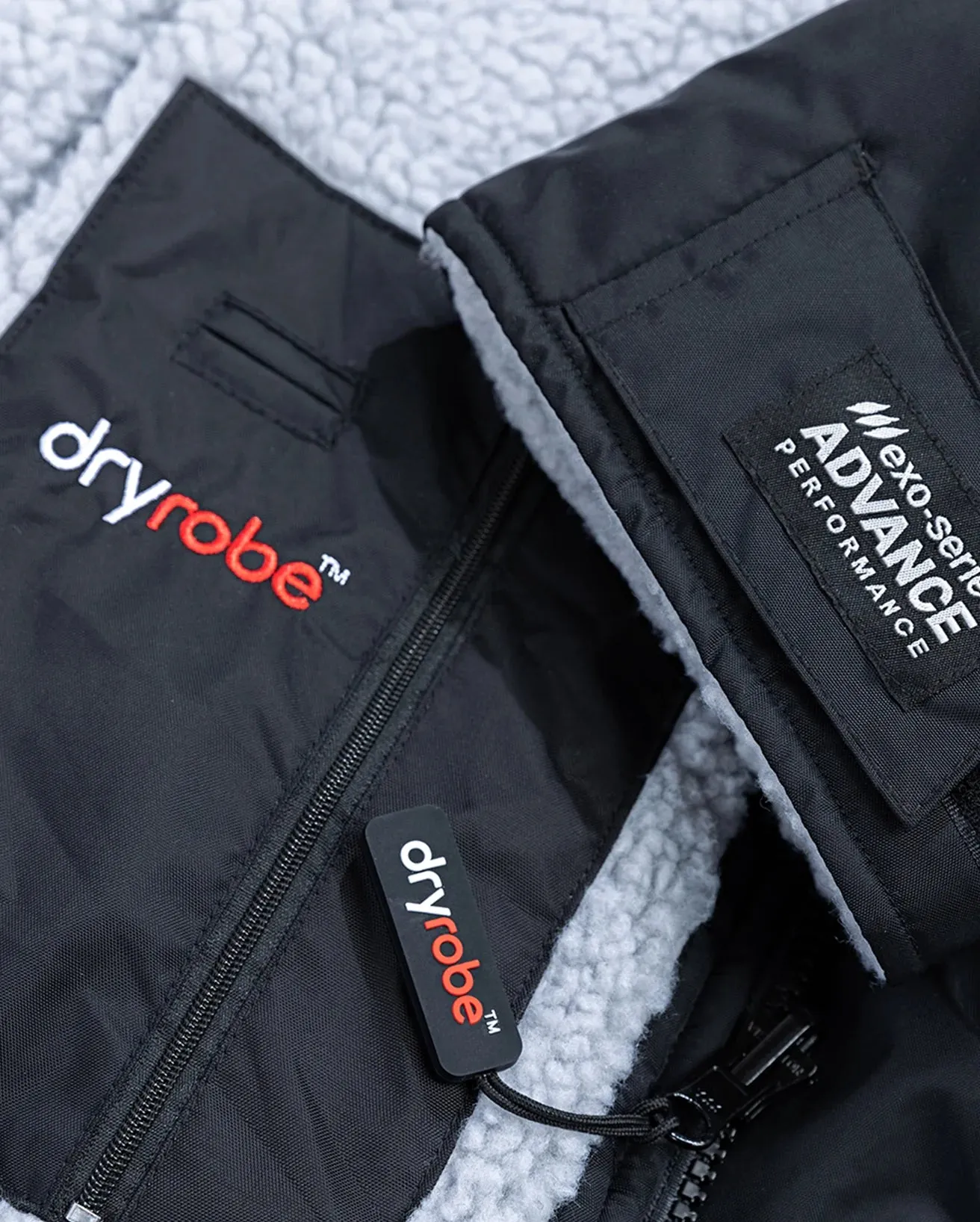 Advance Long Sleeved (2022) in Black & Grey